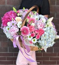 Цветочная композиция из Розы, Хризантемы, Пионы и Лизиантусы в корзине в Тарасовском