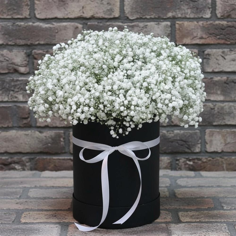 Цветочная композиция из Гипсофила в шляпной коробке в Тарасовском