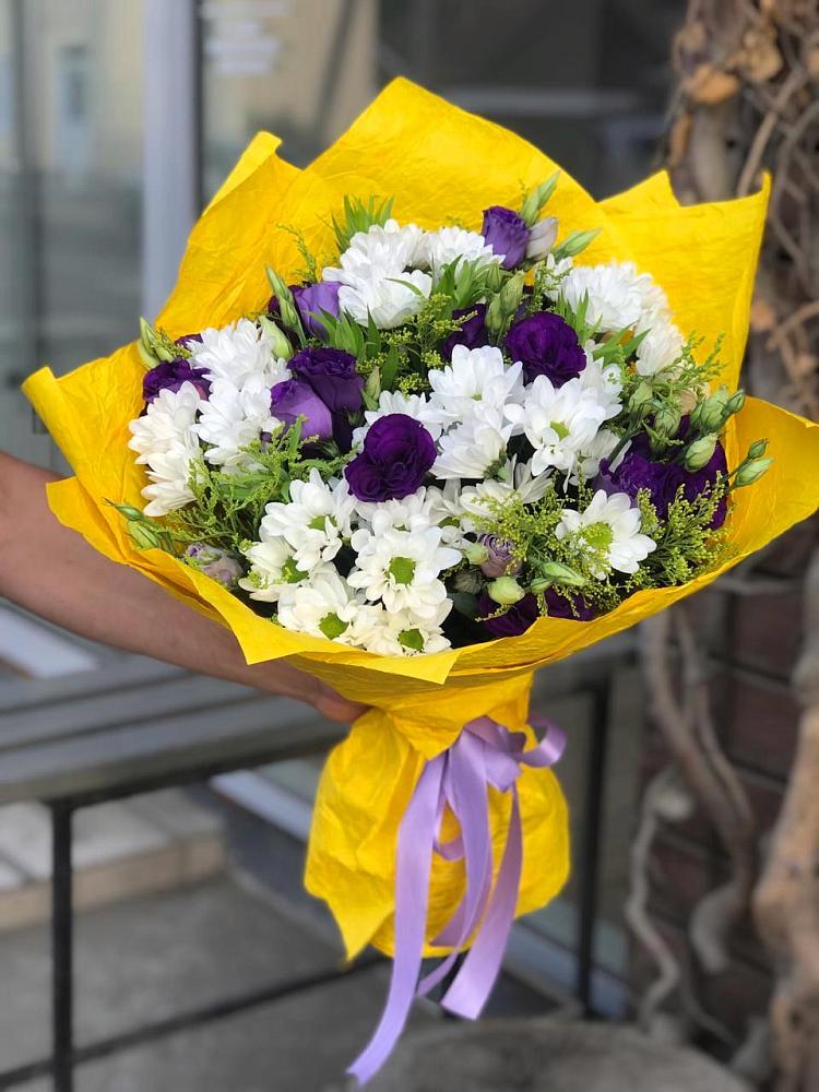 Букет цветов из: Ирисы, Хризантемы и Ромашки в Тарасовском
