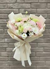 Букет цветов из:  Гвоздики, Розы, Лизиантусы и Хризантемы в Тарасовском