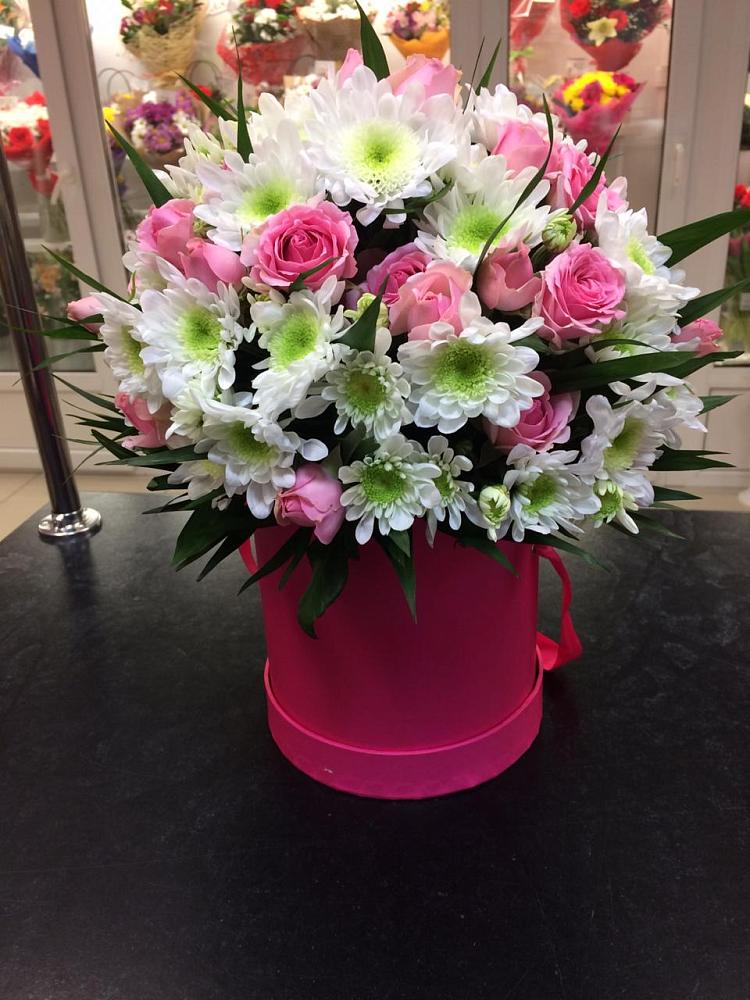 Цветочная композиция из Розы и Хризантемы в шляпной коробке в Тарасовском