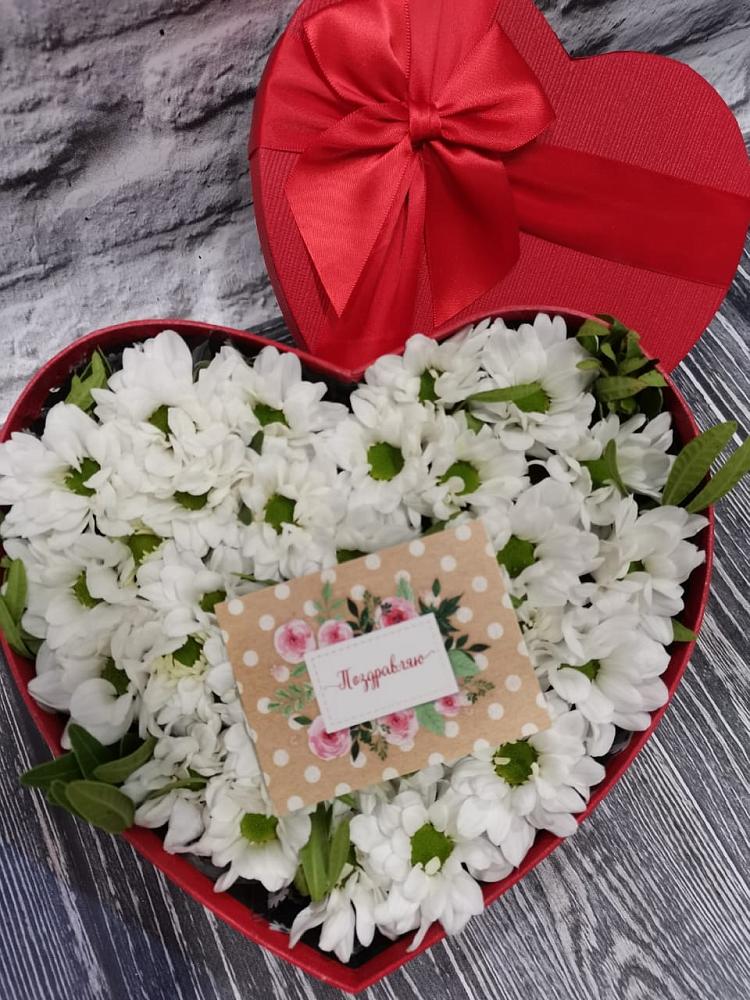 Цветочная композиция из Хризантемы в виде сердца в Тарасовском